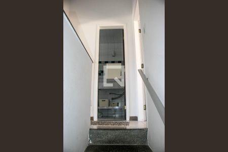 Casa de condomínio para alugar com 70m², 3 quartos e 1 vaga Casa de condomínio para alugar com 70m², 3 quartos e 1 vagaEscada