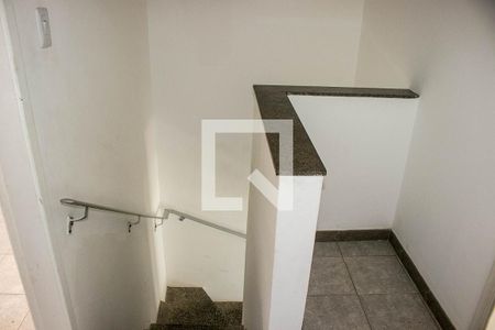 Casa de condomínio para alugar com 70m², 3 quartos e 1 vaga Casa de condomínio para alugar com 70m², 3 quartos e 1 vagaEscada