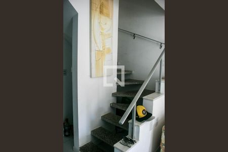 Escada de casa de condomínio para alugar com 3 quartos, 70m² em Stella Maris, Salvador