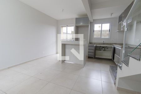 Sala/Cozinha de casa para alugar com 2 quartos, 52m² em Campo de Santana, Curitiba