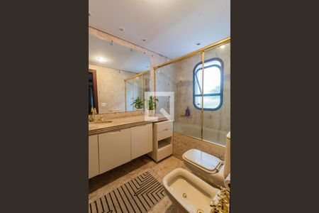 Apartamento à venda com 383m², 3 quartos e 4 vagasBanheiro 2 da Suíte