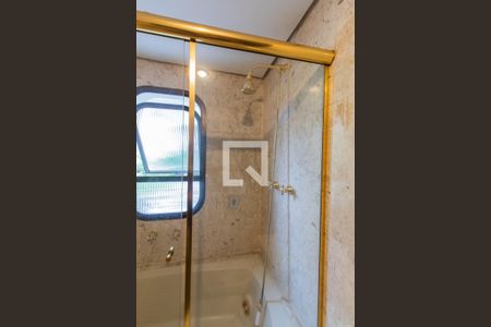 Apartamento à venda com 383m², 3 quartos e 4 vagasBanheiro 1 da Suíte Master