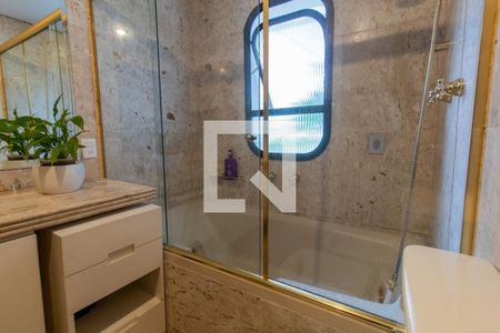 Apartamento à venda com 383m², 3 quartos e 4 vagasBanheiro 1 da Suíte Master