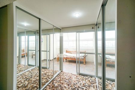 Apartamento à venda com 250m², 4 quartos e 4 vagasCloset da suíte 04