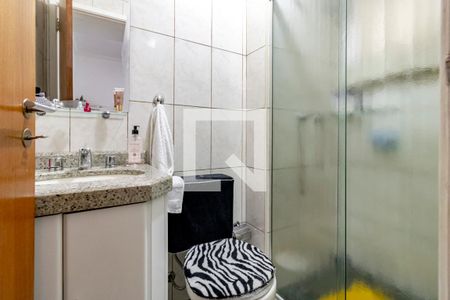 Apartamento à venda com 70m², 2 quartos e 2 vagas Apartamento à venda com 70m², 2 quartos e 2 vagasBanheiro 01 da Suíte