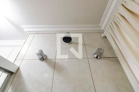 Apartamento à venda com 70m², 2 quartos e 2 vagas Apartamento à venda com 70m², 2 quartos e 2 vagasBanheiro 01 da Suíte - Chuveiro