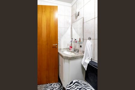 Apartamento à venda com 70m², 2 quartos e 2 vagas Apartamento à venda com 70m², 2 quartos e 2 vagasBanheiro 01 da Suíte