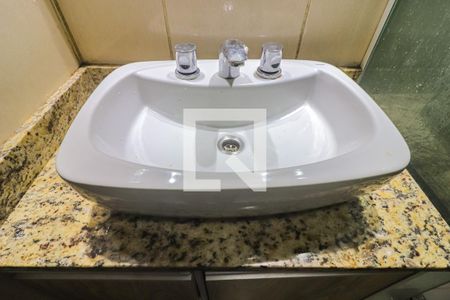 Apartamento à venda com 56m², 2 quartos e 1 vagaDetalhe do Banheiro