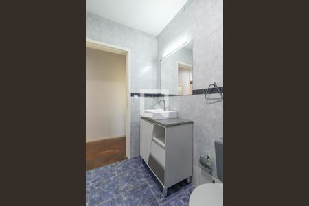 Casa à venda com 150m², 4 quartos e 2 vagasBanheiro 1