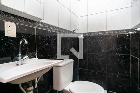 Banheiro de casa para alugar com 1 quarto, 35m² em Vila América, São Paulo