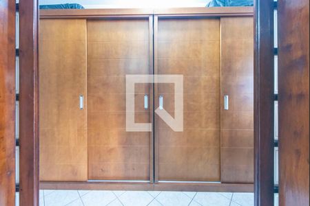 Casa à venda com 302m², 4 quartos e 2 vagas Casa à venda com 302m², 4 quartos e 2 vagasCloset do Quarto 1