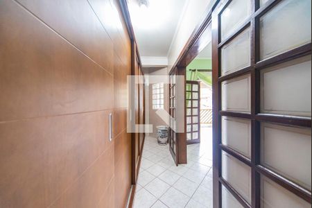 Casa à venda com 302m², 4 quartos e 2 vagas Casa à venda com 302m², 4 quartos e 2 vagasCloset do Quarto 1