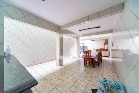 Casa à venda com 302m², 4 quartos e 2 vagas Casa à venda com 302m², 4 quartos e 2 vagasSalão