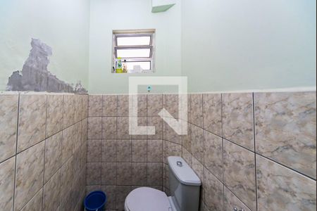 Casa à venda com 302m², 4 quartos e 2 vagas Casa à venda com 302m², 4 quartos e 2 vagasBanheiro de Serviço