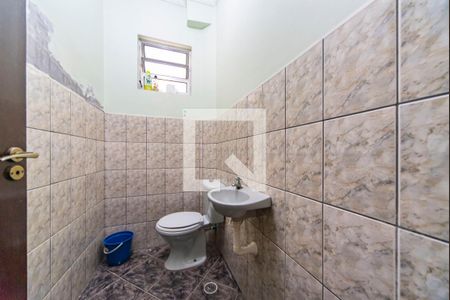 Casa à venda com 302m², 4 quartos e 2 vagas Casa à venda com 302m², 4 quartos e 2 vagasBanheiro de Serviço