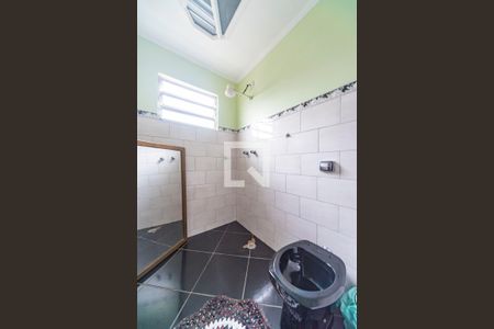 Casa à venda com 302m², 4 quartos e 2 vagas Casa à venda com 302m², 4 quartos e 2 vagasBanheiro da Cozinha