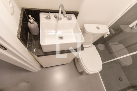 Banheiro Social de kitnet/studio para alugar com 1 quarto, 20m² em Bigorrilho, Curitiba