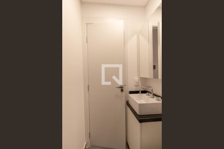 Banheiro Social de kitnet/studio para alugar com 1 quarto, 20m² em Bigorrilho, Curitiba