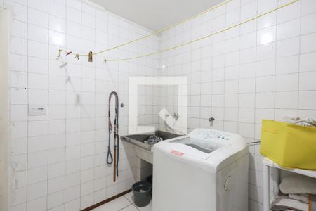 Casa à venda com 250m², 5 quartos e 4 vagas Casa à venda com 250m², 5 quartos e 4 vagasLavanderia