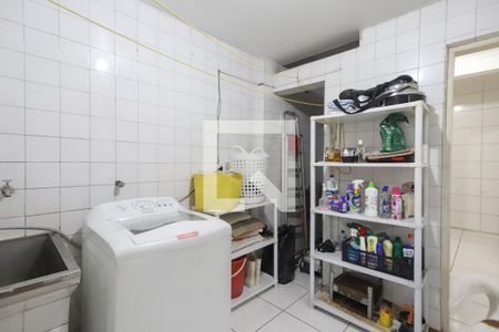 Casa à venda com 250m², 5 quartos e 4 vagas Casa à venda com 250m², 5 quartos e 4 vagasLavanderia