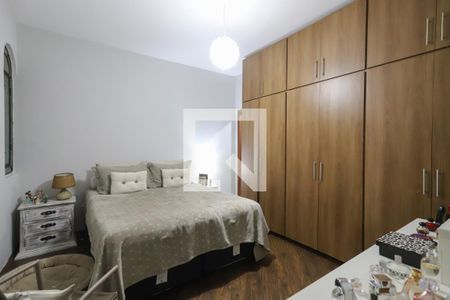 Casa à venda com 250m², 5 quartos e 4 vagas Casa à venda com 250m², 5 quartos e 4 vagasQuarto 2