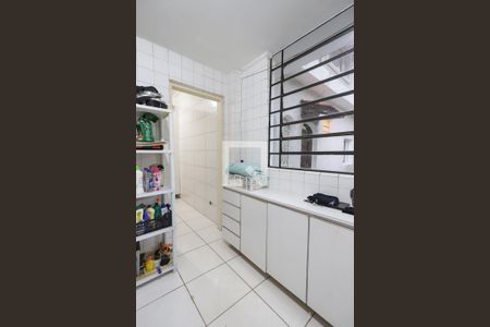 Casa à venda com 250m², 5 quartos e 4 vagas Casa à venda com 250m², 5 quartos e 4 vagasLavanderia