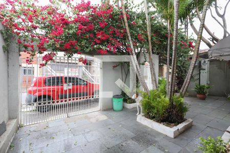 Casa à venda com 250m², 5 quartos e 4 vagas Casa à venda com 250m², 5 quartos e 4 vagasGaragem