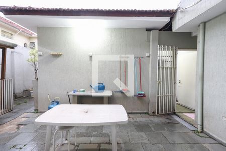 Casa à venda com 250m², 5 quartos e 4 vagas Casa à venda com 250m², 5 quartos e 4 vagasQuintal