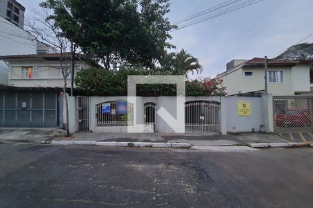 Casa à venda com 250m², 5 quartos e 4 vagas Casa à venda com 250m², 5 quartos e 4 vagasFachada
