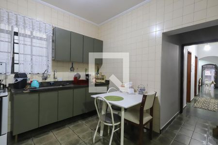 Casa à venda com 250m², 5 quartos e 4 vagas Casa à venda com 250m², 5 quartos e 4 vagasCozinha