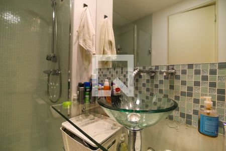 Apartamento à venda com 70m², 1 quarto e 2 vagasBanheiro