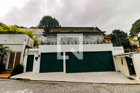 Casa para alugar com 550m², 3 quartos e 3 vagas Casa para alugar com 550m², 3 quartos e 3 vagasFachada