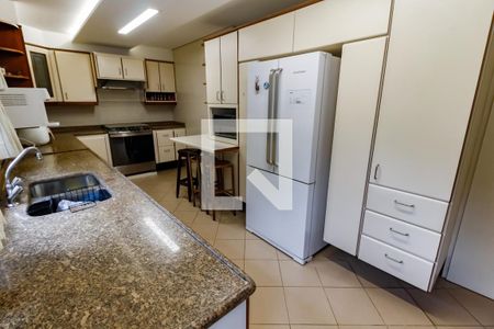 Casa para alugar com 550m², 3 quartos e 3 vagas Casa para alugar com 550m², 3 quartos e 3 vagasCozinha