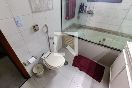 Casa para alugar com 550m², 3 quartos e 3 vagas Casa para alugar com 550m², 3 quartos e 3 vagasBanheiro da Suíte 2