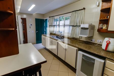 Casa para alugar com 550m², 3 quartos e 3 vagas Casa para alugar com 550m², 3 quartos e 3 vagasCozinha