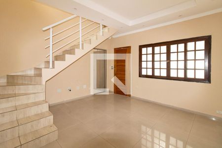 Sala de casa para alugar com 4 quartos, 130m² em Jardim Santa Cecília, Guarulhos