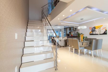 Casa à venda com 207m², 3 quartos e 3 vagasEscada