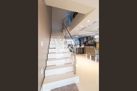 Casa à venda com 207m², 3 quartos e 3 vagasEscada