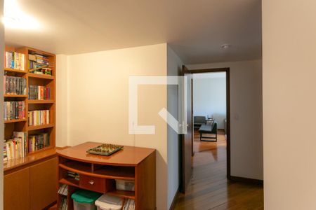 Corredor de apartamento para alugar com 3 quartos, 125m² em Ipiranga, Belo Horizonte
