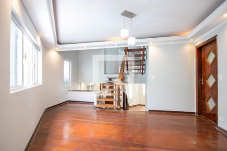 Casa à venda com 420m², 3 quartos e 3 vagas Casa à venda com 420m², 3 quartos e 3 vagasHall dos Quartos