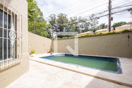 Casa à venda com 420m², 3 quartos e 3 vagas Casa à venda com 420m², 3 quartos e 3 vagasÁrea comum - Piscina
