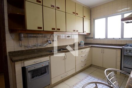 Apartamento à venda com 180m², 3 quartos e 2 vagas Apartamento à venda com 180m², 3 quartos e 2 vagasCozinha