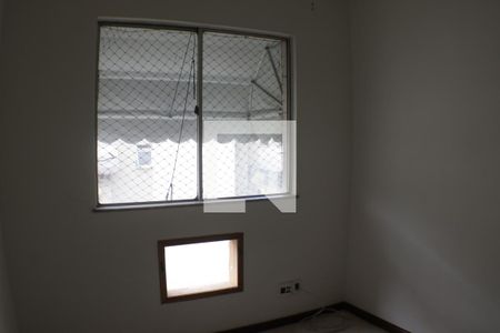 Quarto 1 de apartamento para alugar com 2 quartos, 58m² em Pechincha, Rio de Janeiro