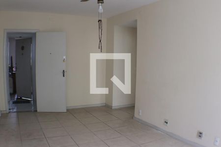 Sala de apartamento para alugar com 1 quarto, 46m² em Pechincha, Rio de Janeiro
