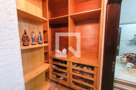 Casa à venda com 225m², 5 quartos e 2 vagas Casa à venda com 225m², 5 quartos e 2 vagasSuíte