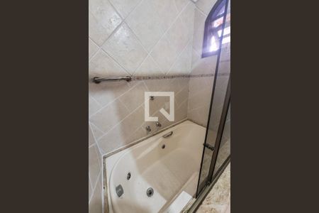 Casa à venda com 225m², 5 quartos e 2 vagas Casa à venda com 225m², 5 quartos e 2 vagasSuíte