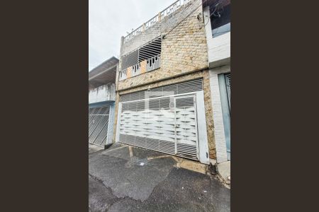 Casa à venda com 225m², 5 quartos e 2 vagas Casa à venda com 225m², 5 quartos e 2 vagasFachada