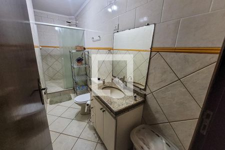 Casa à venda com 225m², 5 quartos e 2 vagas Casa à venda com 225m², 5 quartos e 2 vagasBanheiro Social