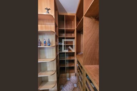 Casa à venda com 225m², 5 quartos e 2 vagas Casa à venda com 225m², 5 quartos e 2 vagasSuíte