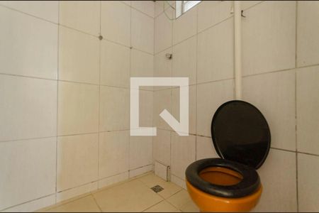 Banheiro de apartamento à venda com 2 quartos, 52m² em Conjunto Habitacional Padre José de Anchieta, São Paulo